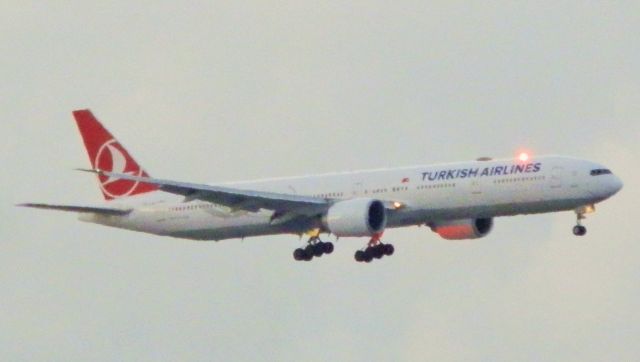 BOEING 777-300ER (TC-JJI)