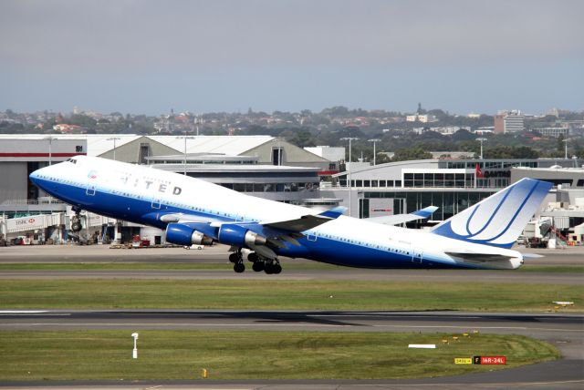 Boeing 747-400 (N120UA)