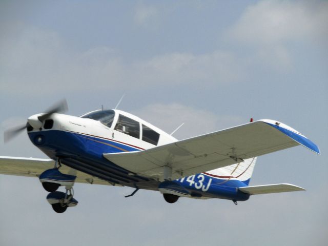 Piper Cherokee (N1743J) - Piper PA-28 sellinbg rides at Fullerton Airport Day 5.13.2017