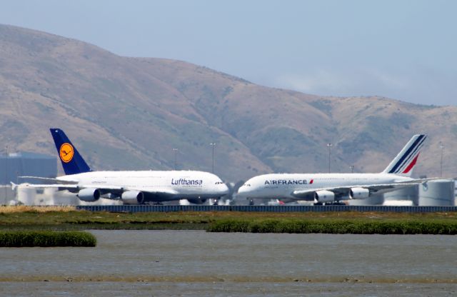 Airbus A380-800 —