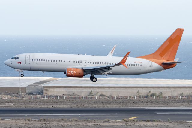 Boeing 737-800 (C-FYJD)