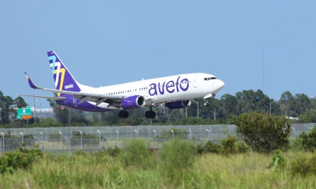 Boeing 737-800 (N708VL) - 9/10/23 landing Rwy 17L