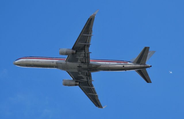 Boeing 757-200 (N185AN)