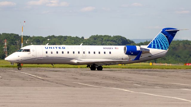 Canadair Regional Jet CRJ-200 (N900EV)