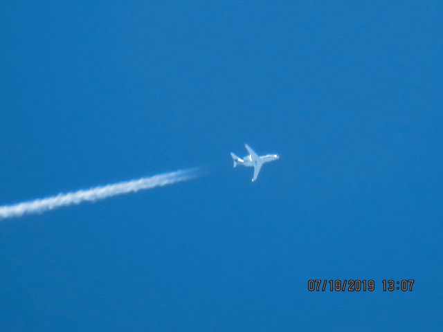 Embraer Phenom 300 (N235EE)