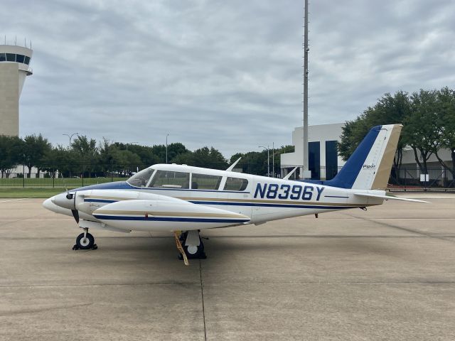Piper PA-30 Twin Comanche (N8396Y)