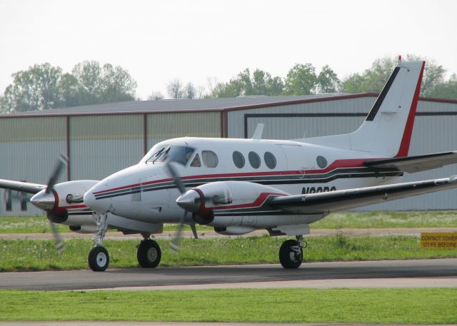 Beechcraft King Air 90 (N80DG) - Taxiing to the active at the Shreveport Downtown airport. This aircraft was used in the movie, Wondeful World starring Matthew Broderick. In the movie, it is seen departing and then Broderick deplaning in Senegal. The take-off is runway 32 and the Senegal Airport are both at Shreveports Downtown Airport.