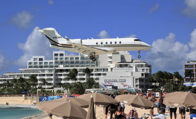 Bombardier Challenger 300 (N300ER)