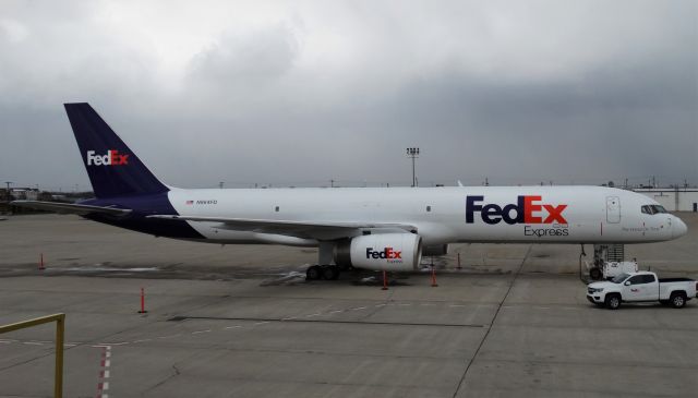 Boeing 757-200 (N964FD) - Up close pic of a 757-200 On the cargo ramp at BUF! Took this shot while in another 757