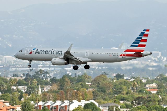 Airbus A321 (N997AA)