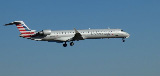 Canadair Regional Jet CRJ-900 (N580NN) - On short final is this 2015 American Airlines Eagle Canadair Regional Jet 900LR from the Spring of 2022.