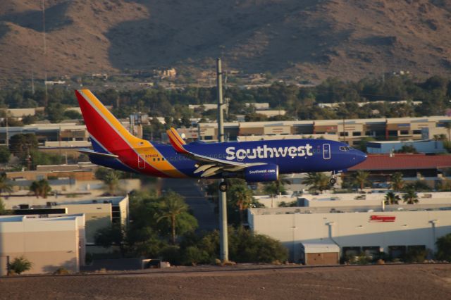 Boeing 737-700 (N7840A)