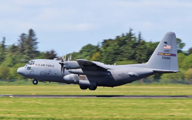 Lockheed C-130 Hercules (92-3288) - rch257 usaf flying vikings c-130h 92-3288 about to land at shannon 16/5/17.