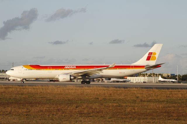 Airbus A330-300 (EC-LUX)