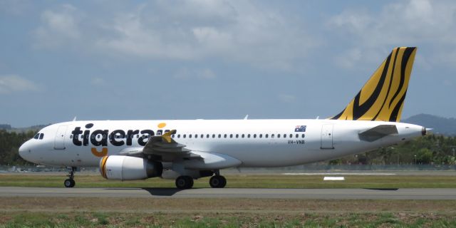 Airbus A320 (VH-VNB)