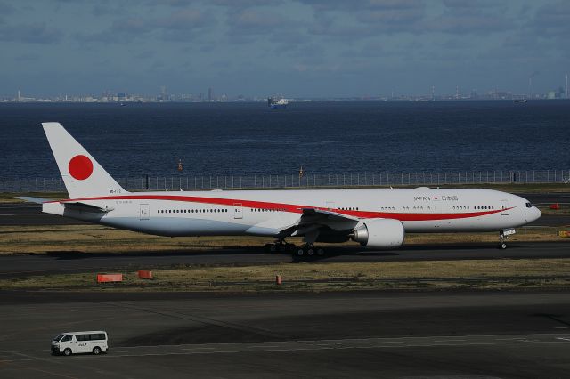 BOEING 777-300ER (80-1112) - JASDF-Japanese goverment