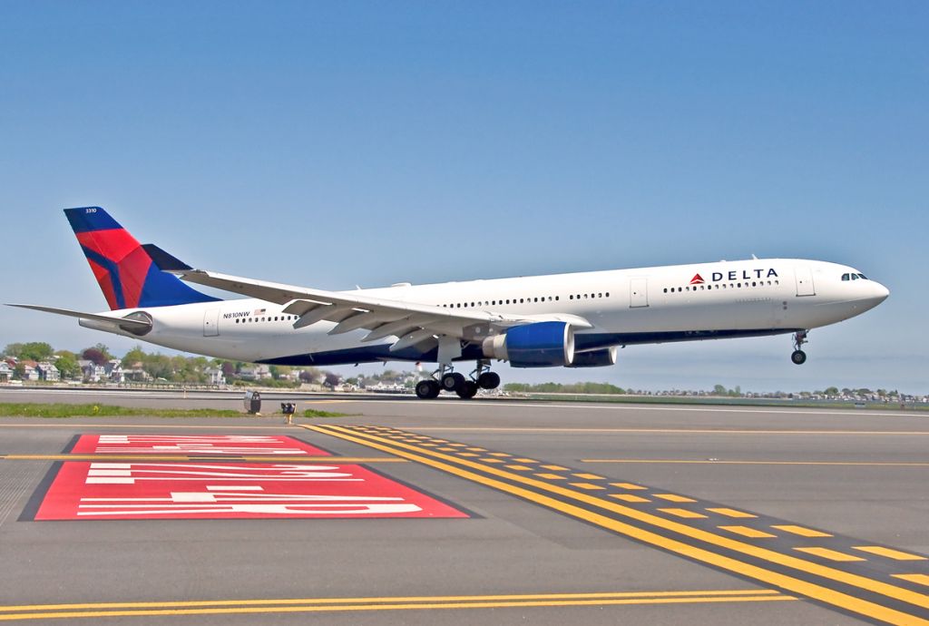 Airbus A330-300 (N810NW) - 22L landing from AMS 