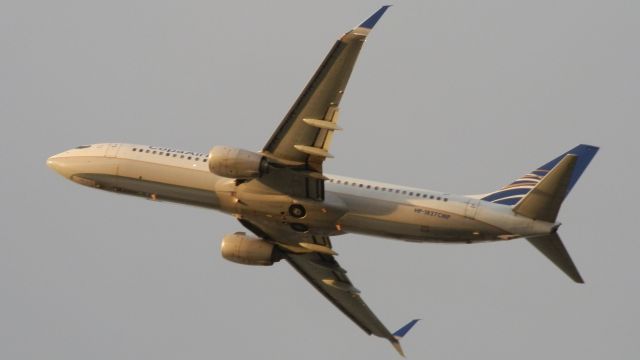 Boeing 737-800 (HP-1827CMP)