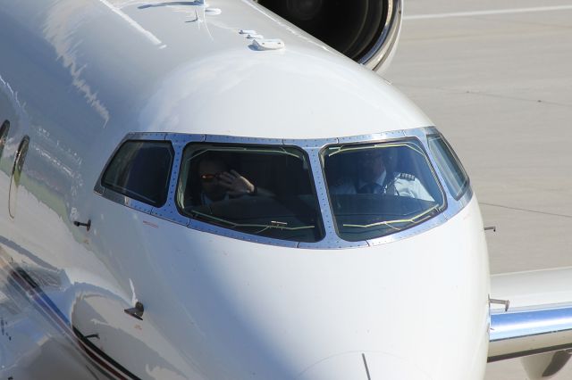 Canadair Challenger 350 (CS-CHE)