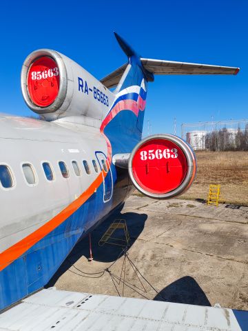 Tupolev Tu-154 (RA-85663)