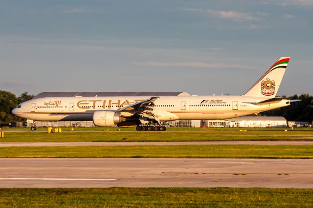 BOEING 777-300ER (A6-ETI)