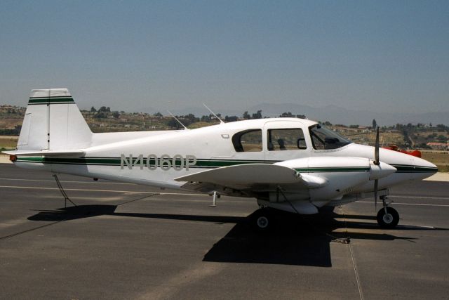 Piper Apache (N4060P) - Seen here in Jun-02.