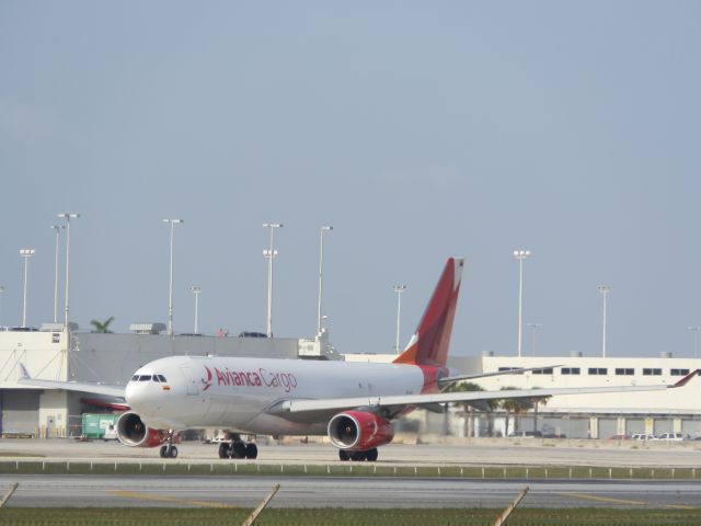 Airbus A330-200 (N334QT)