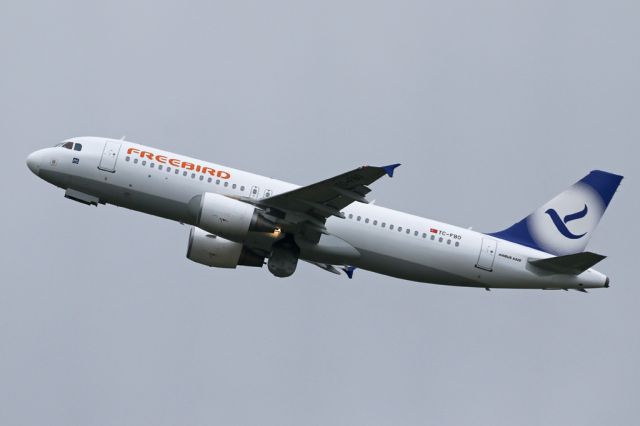 Airbus A320 (TC-FBO) - FHY606 departing to LGW