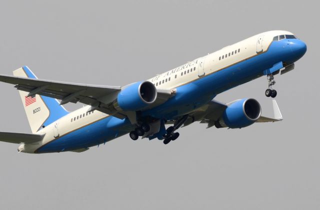 Boeing 757-200 (98-0001) - 31/03/2014br /Take-oFF 07 for LLBG