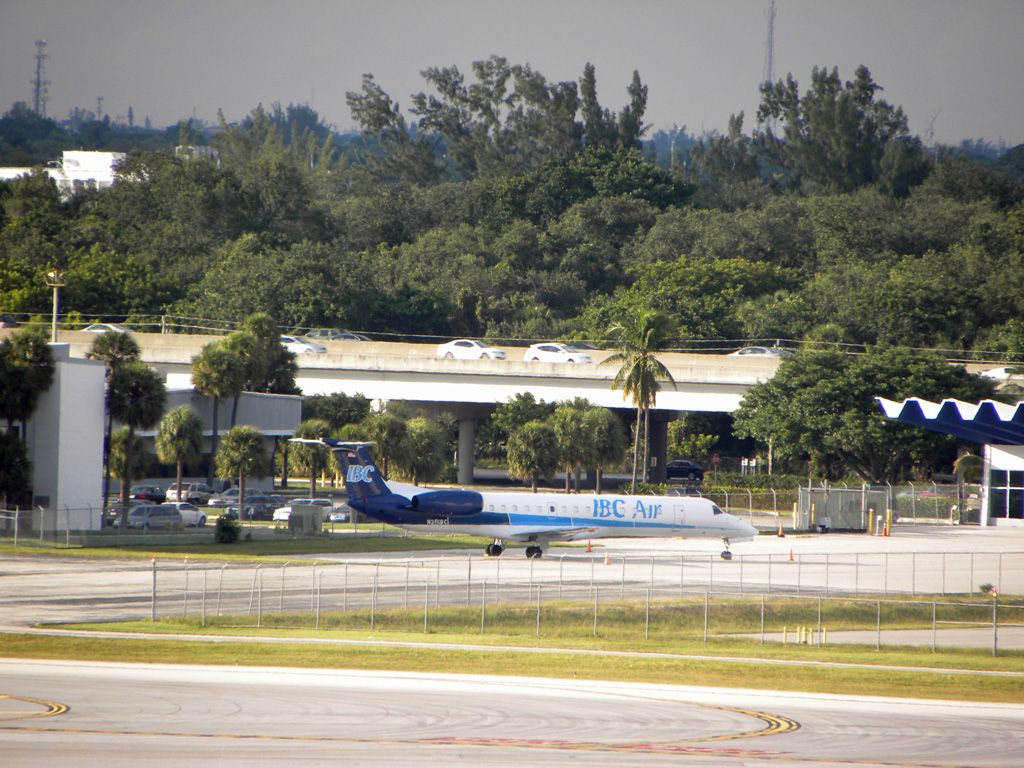 Embraer ERJ-145 (N261BC)