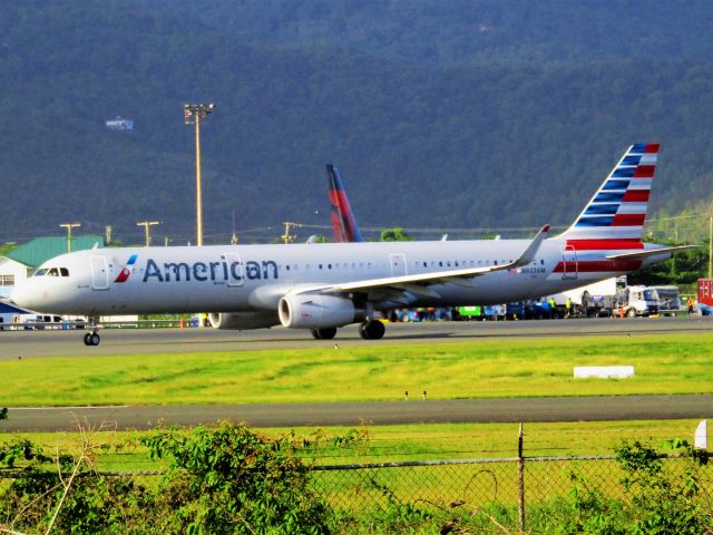 Airbus A321 (N933AM)