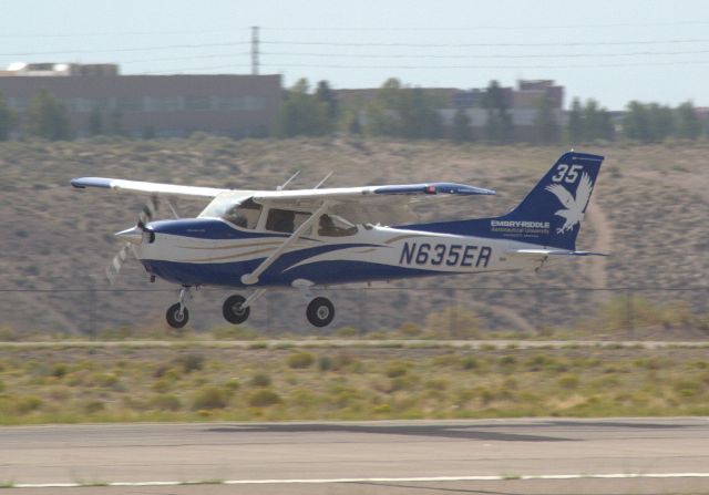 Cessna Skyhawk (N635ER)