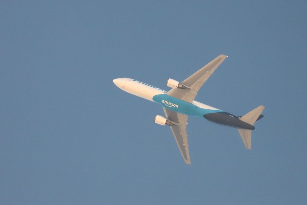 BOEING 767-300 (N1409A) - Photo taken in Pinon Hills CA, the aircraft had just cleared the San Gabriel mountains after taking off from KLAX.