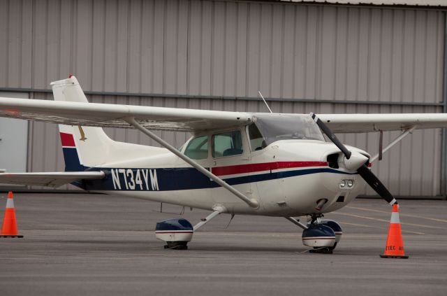 Cessna Skyhawk (N734YM)