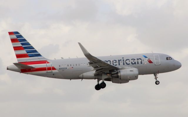 Airbus A319 (N90024)