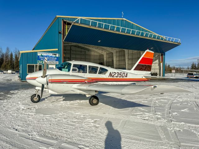 Piper Apache (N235DA)