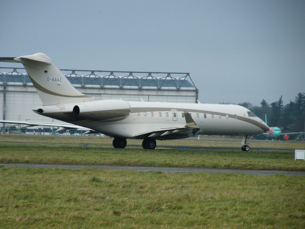D-AAAZ — - D-AAAZ GLOBAL 5000 CN 9170  DC AVIATION STUTTGART EX LX-MGM  DEP EINN ON 01/01/11