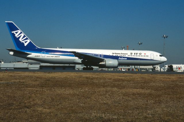 BOEING 767-300 (JA8971) - Taxing at Tokyo-Haneda Intl Airport on 2001/02/17