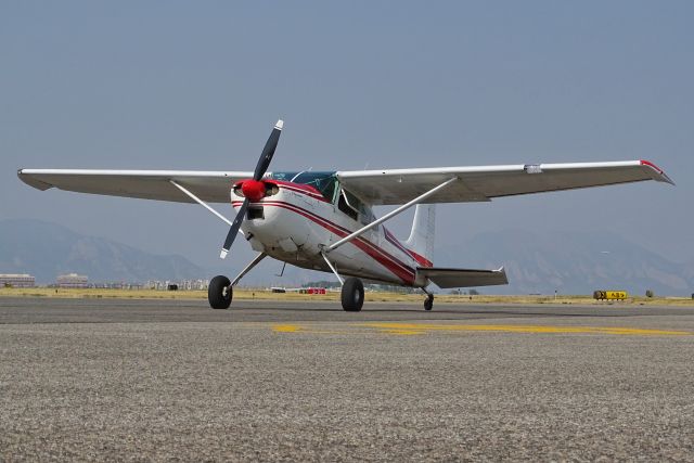 Cessna Skywagon 180 (N11HH)