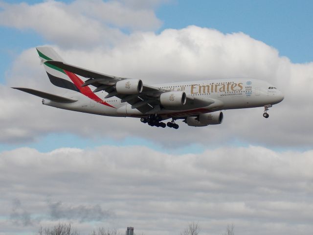 Airbus A380-800 (A6-EOB)