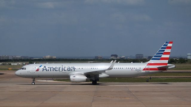 Airbus A321 (N901AA)