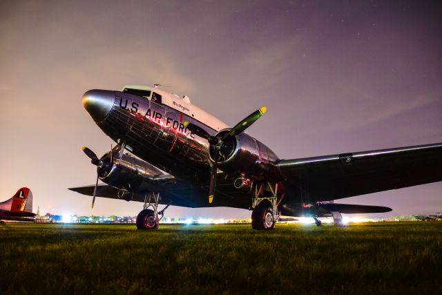 Douglas DC-3 (N47E)