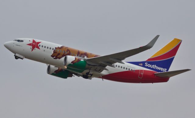 Boeing 737-700 (N943WN) - California One departing on an overcast Dallas morning