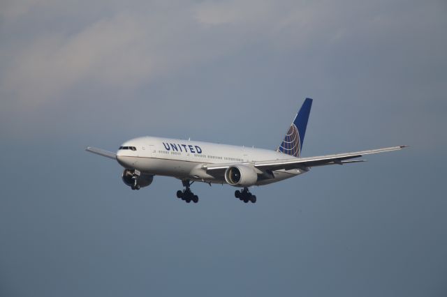 Boeing 777-200 (N793UA)