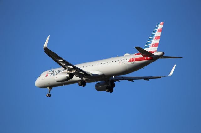 Airbus A321 (N160AN)