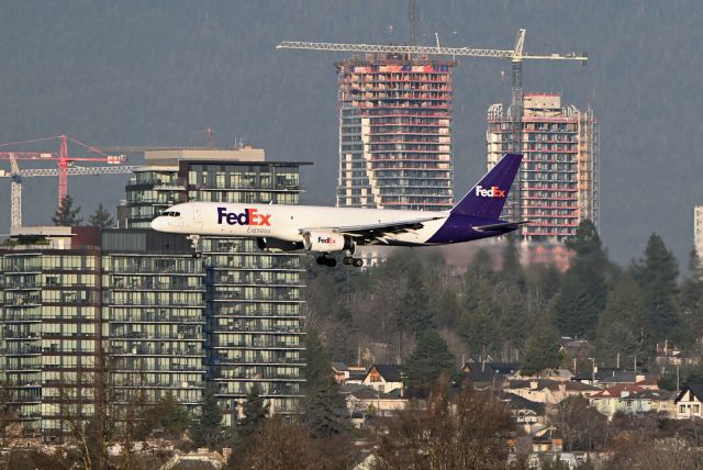Boeing 757-200 (C-FMOC)