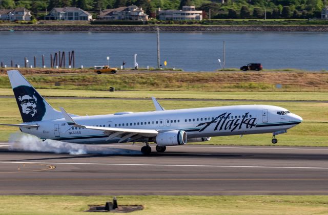 Boeing 737-900 (N468AS) - ASA 1201 arriving from KSEA, nice tire smoke. I was waiting for the ANG Eagle flight to depart for hospital fly bys.