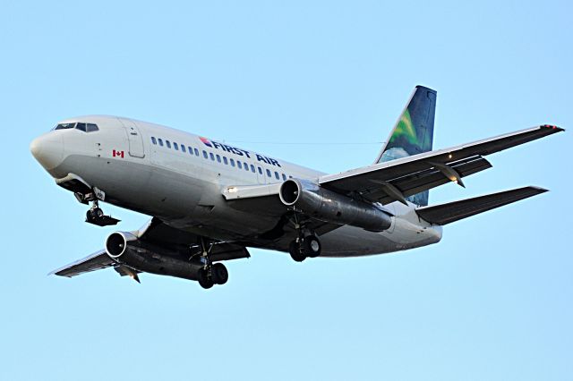 Boeing 737-200 (C-GNDC)