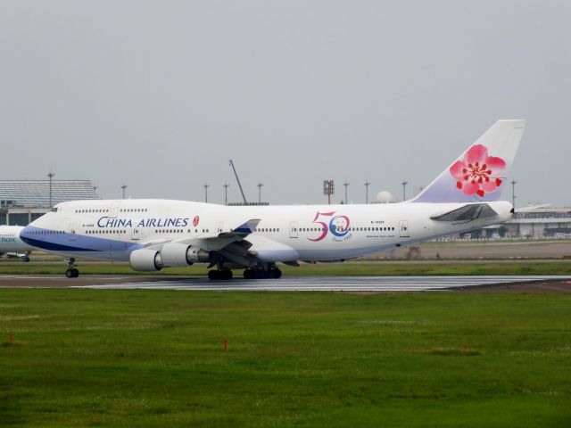 Boeing 747-400 (B-18208)