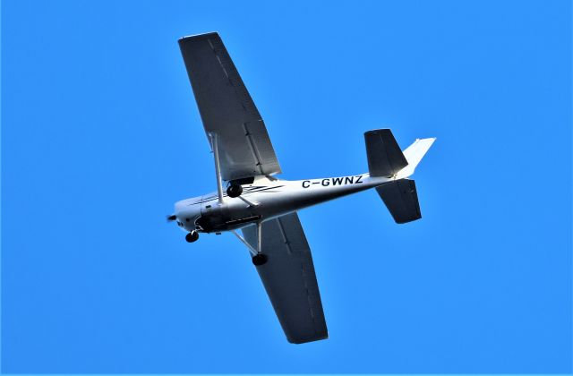 Cessna Commuter (C-GWNZ) - C-GWNZ Cessna 152M Montreal Flying Club Survolant le fleuve St-Laurent à Lavaltrie QC. Le 26-10-2022 à 15:45